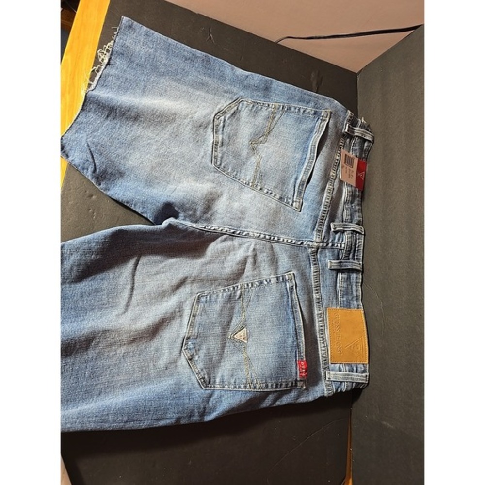 Guess Wyatt 90s Fade Stretch 8.5" Inseam Mens Size 36 Distressed Jean Shorts NWT